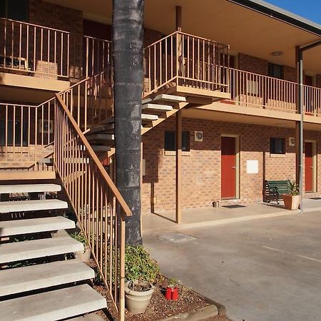 Cobar Town & Country Motor Inn Exterior photo