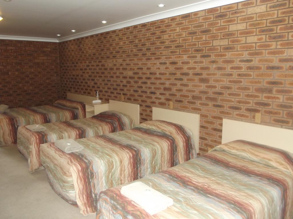 Cobar Town & Country Motor Inn Room photo