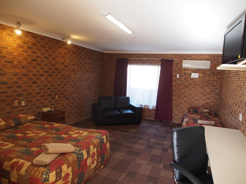 Cobar Town & Country Motor Inn Room photo