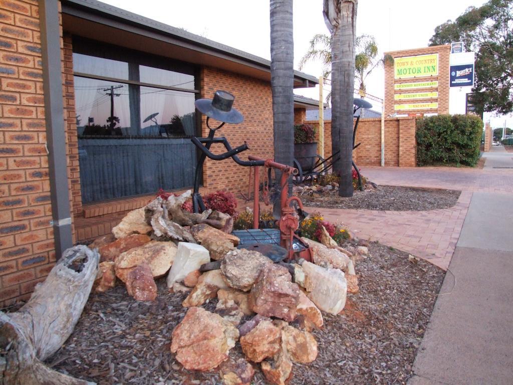 Cobar Town & Country Motor Inn Exterior photo