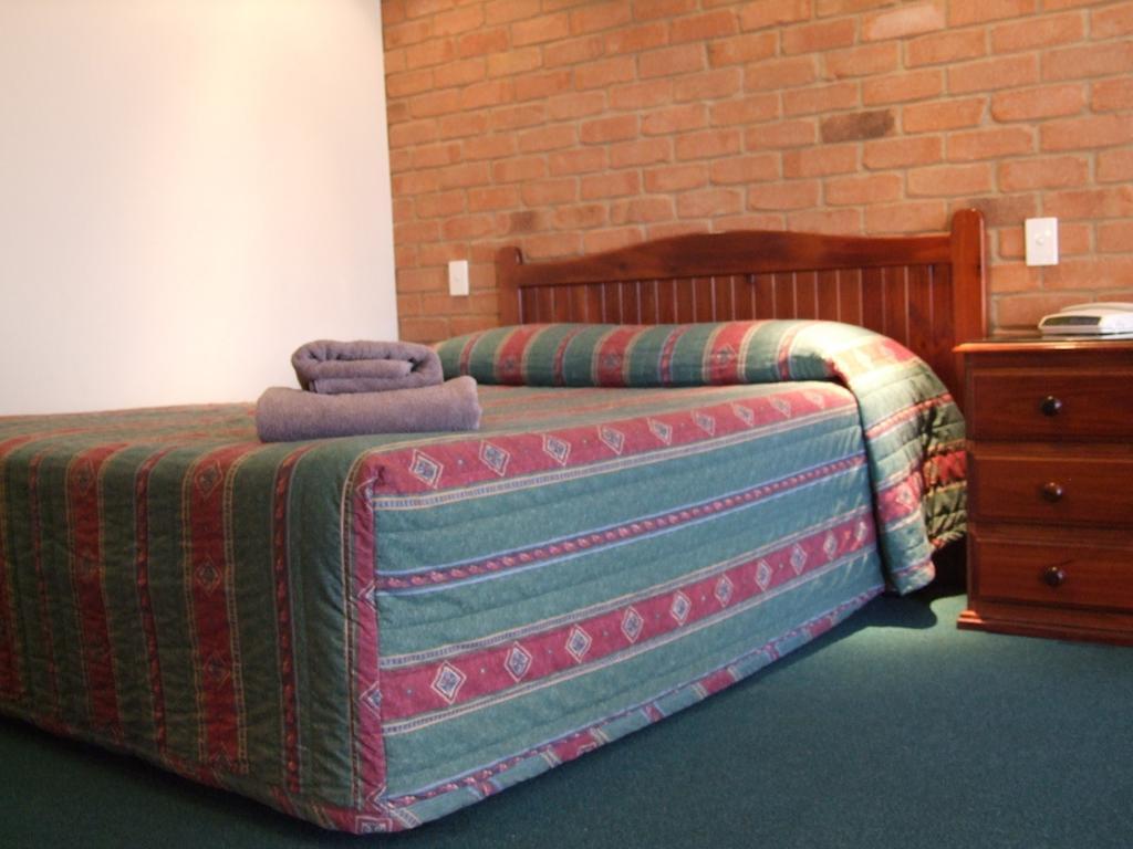 Cobar Town & Country Motor Inn Room photo