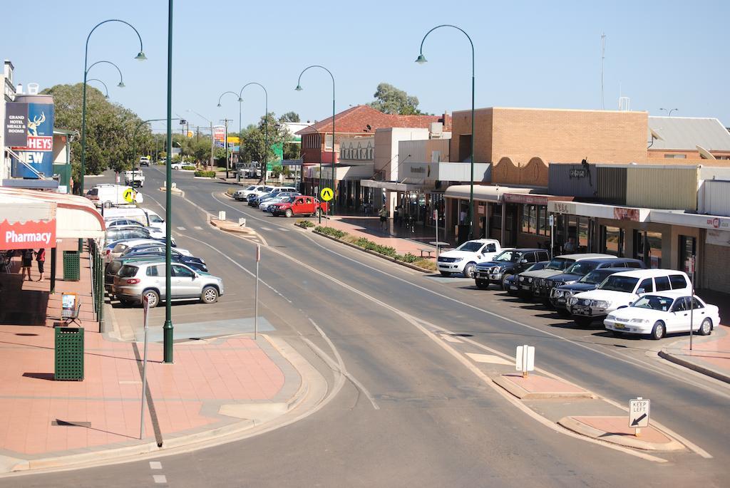 Cobar Town & Country Motor Inn Exterior photo